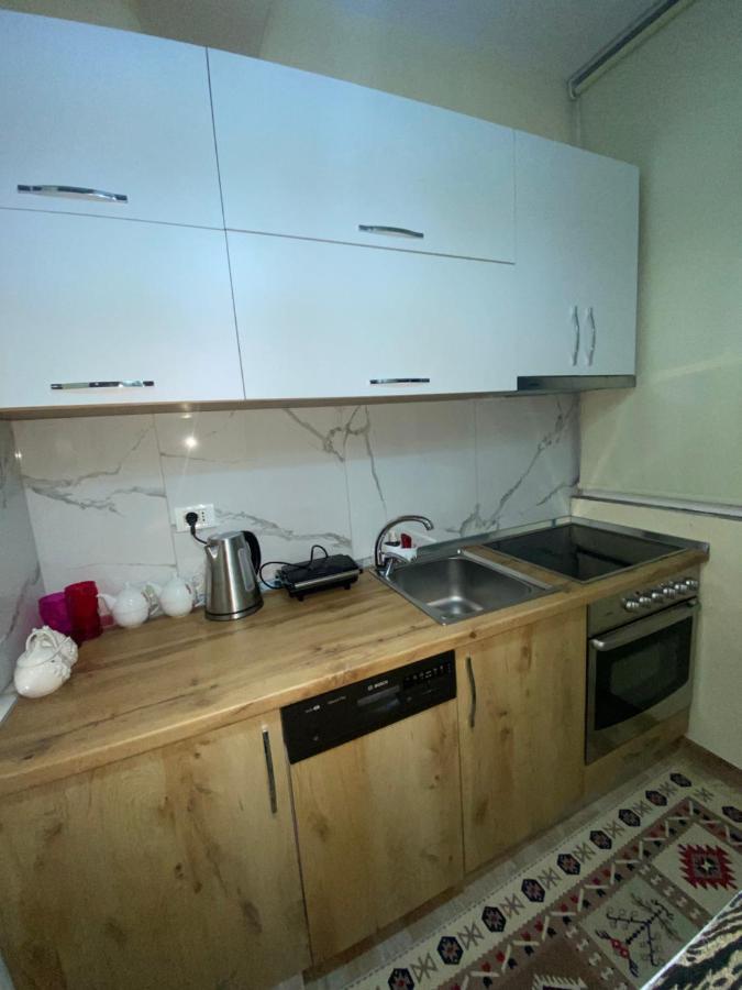 Evis House Apartamento Tirana Exterior foto