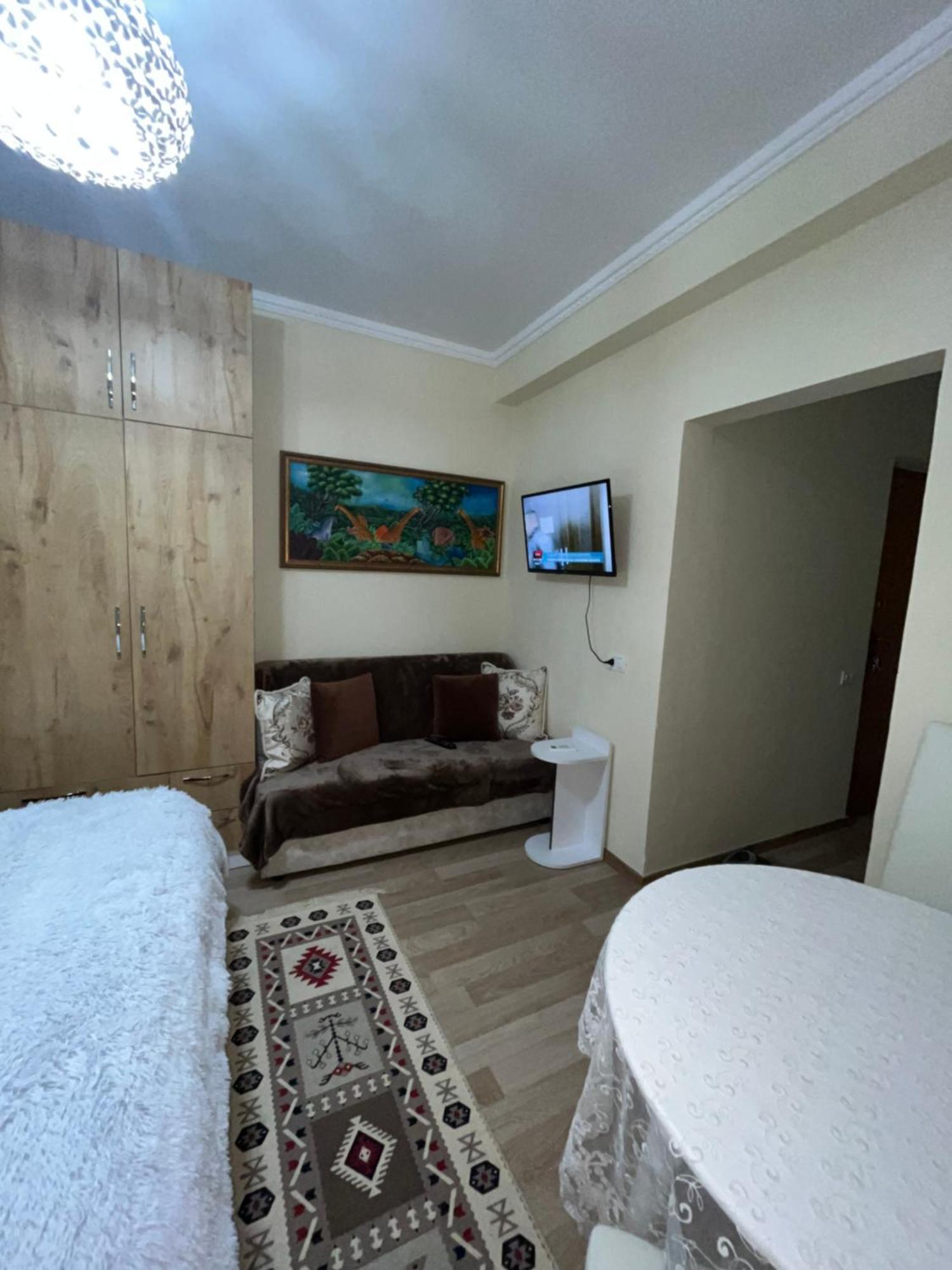 Evis House Apartamento Tirana Exterior foto